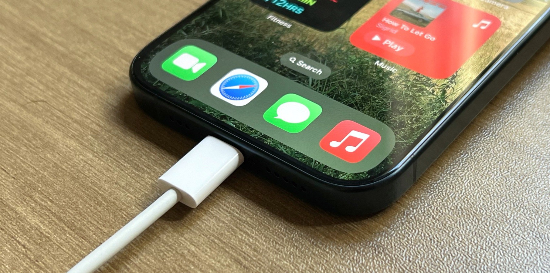 iPhone 15 features help connect multiple devices, charge Apple Watch - 2