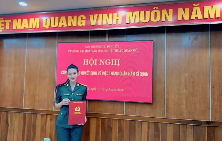 Nhật Huyền giảng dạy thanh nhạc tại trường Đại học Văn hóa Nghệ thuật Quân đội.