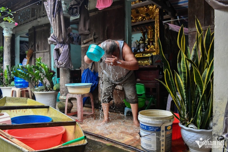 Sống thấp thỏm trong màn đêm đen kịt ở &#39;rốn lũ&#39; Hà Nội - 15