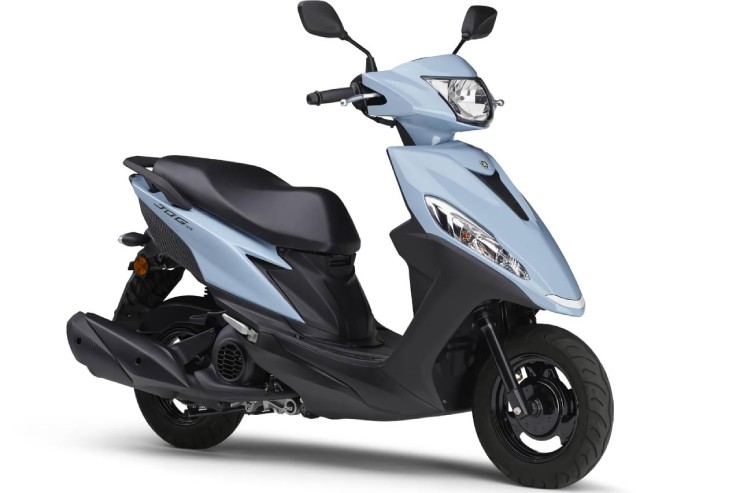 2. Yamaha Jog 125 có sức mạnh đến từ loại động cơ đơn xi lanh, 4 thì, SOHC, 2 valve, làm mát bằng không khí, dung tích 124cc. Chiều cao yên ngồi xe 735 mm, trọng lượng xe nặng 95 kg, thuộc loại xe nhẹ nhất trong phân khúc. Trên xe có cốp đựng đồ rộng 21,3 lít, mang lại tính thực tiễn cao.