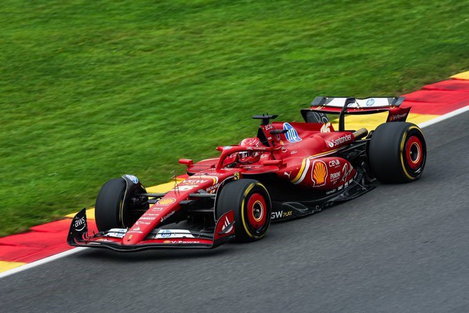 Năm thứ 3 liên tiếp Ferrari giành pole sau án phạt của Verstappen