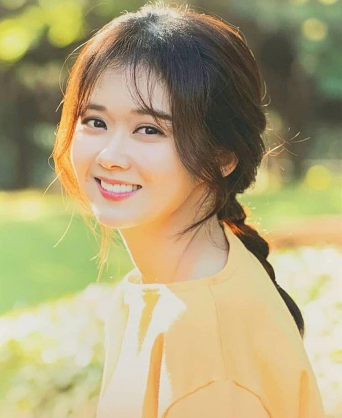 Jang Na Ra được mệnh danh là 'nữ thần không tuổi' của màn ảnh Hàn nhờ giữ được nhan sắc trong trẻo, tươi tắn qua năm tháng.