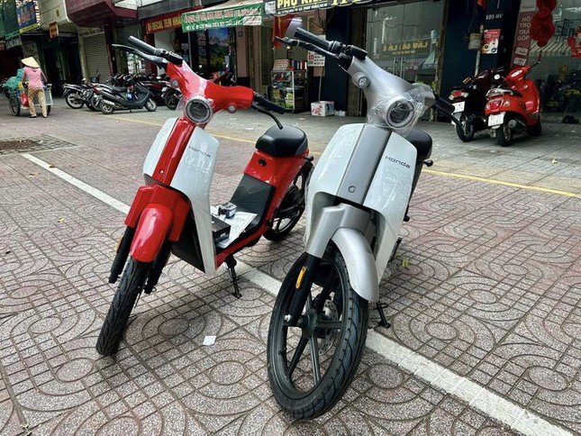 Honda Cub bản chạy điện có mặt tại thị trường Việt Nam - 1