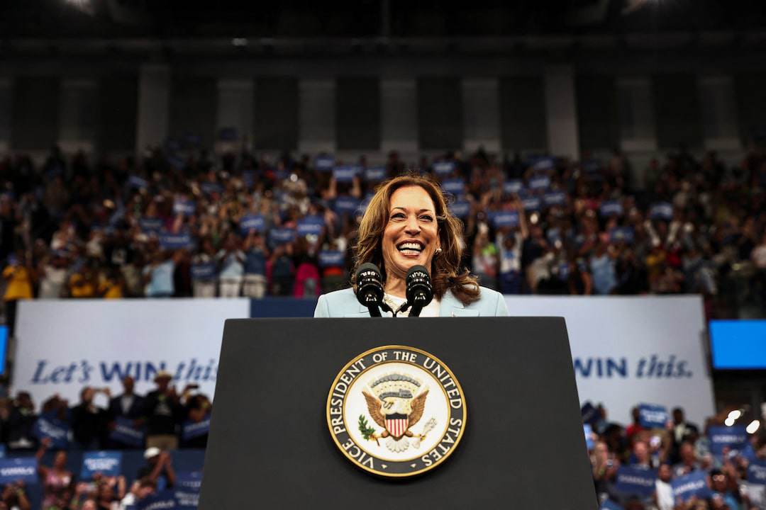 Bà Kamala Harris xuất phát sau nhưng đang có lợi thế về tài chính trước ông Trump (ảnh: Reuters)