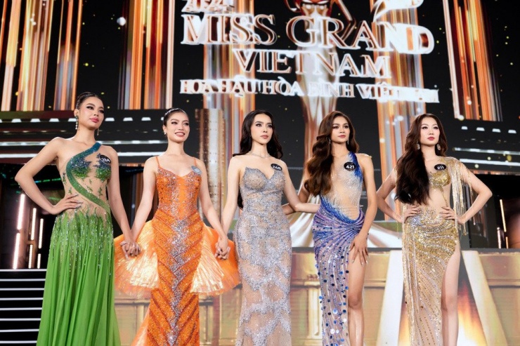 Sau gần 3 tháng khởi động, Miss Grand Vietnam 2024 chính thức tìm ra chủ nhân của vương miện là thí sinh đến từ Quảng Nam - Võ Thị Quế Anh. Á hậu 1 gọi tên Lê Phan Hạnh Nguyên (Đồng Tháp) và á hậu 2 là Vũ Thị Thu Hiền (Hà Nội). Á hậu 3 và 4 lần lượt thuộc về Lâm Thị Bích Tuyền (An Giang) và Phạm Thị Ánh Vương (Bình Thuận).