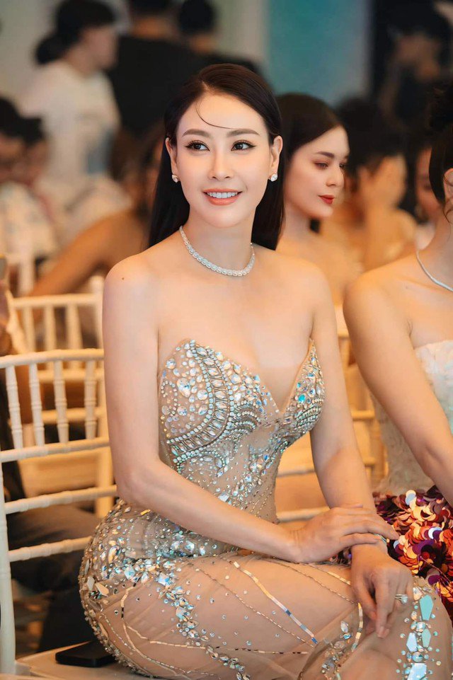 Trưởng BGK - Hà Kiều Anh: 