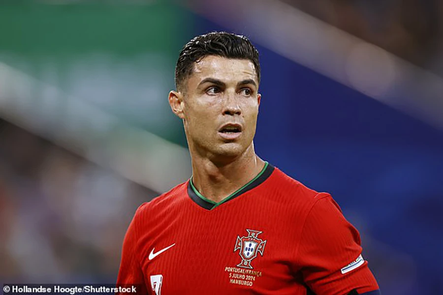 Diện mạo mới gây sốt của Ronaldo - 2