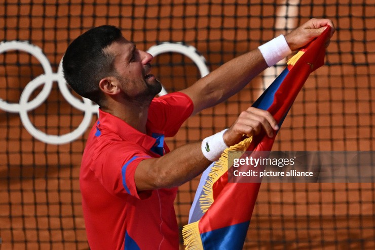 Chiến thắng này có ý nghĩa hơn cả với Djokovic bởi nó còn mang vinh quang về cho đất nước Serbia