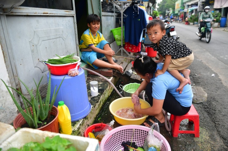 Công nhân xoay xở trong nhà trọ nhỏ, giá rẻ ở TP HCM - 9