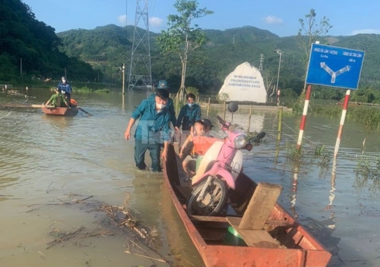 Yên Bái, Lào Cai: Mưa lớn, lũ lên, có nơi nước ngập sâu cả mét - 3