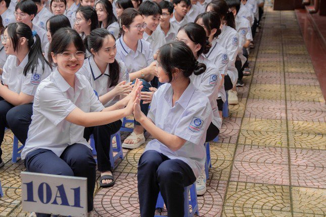 Sau kì thi, học sinh ở Hải Phòng đã nhập học lớp 10 THPT