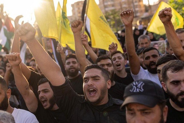 Những người biểu tình lên án vụ ám sát thủ lĩnh Hamas - Ismail Haniyeh và chỉ huy Hezbollah - Fuad Shukr, ngày 2/8. (Ảnh: Reuters)