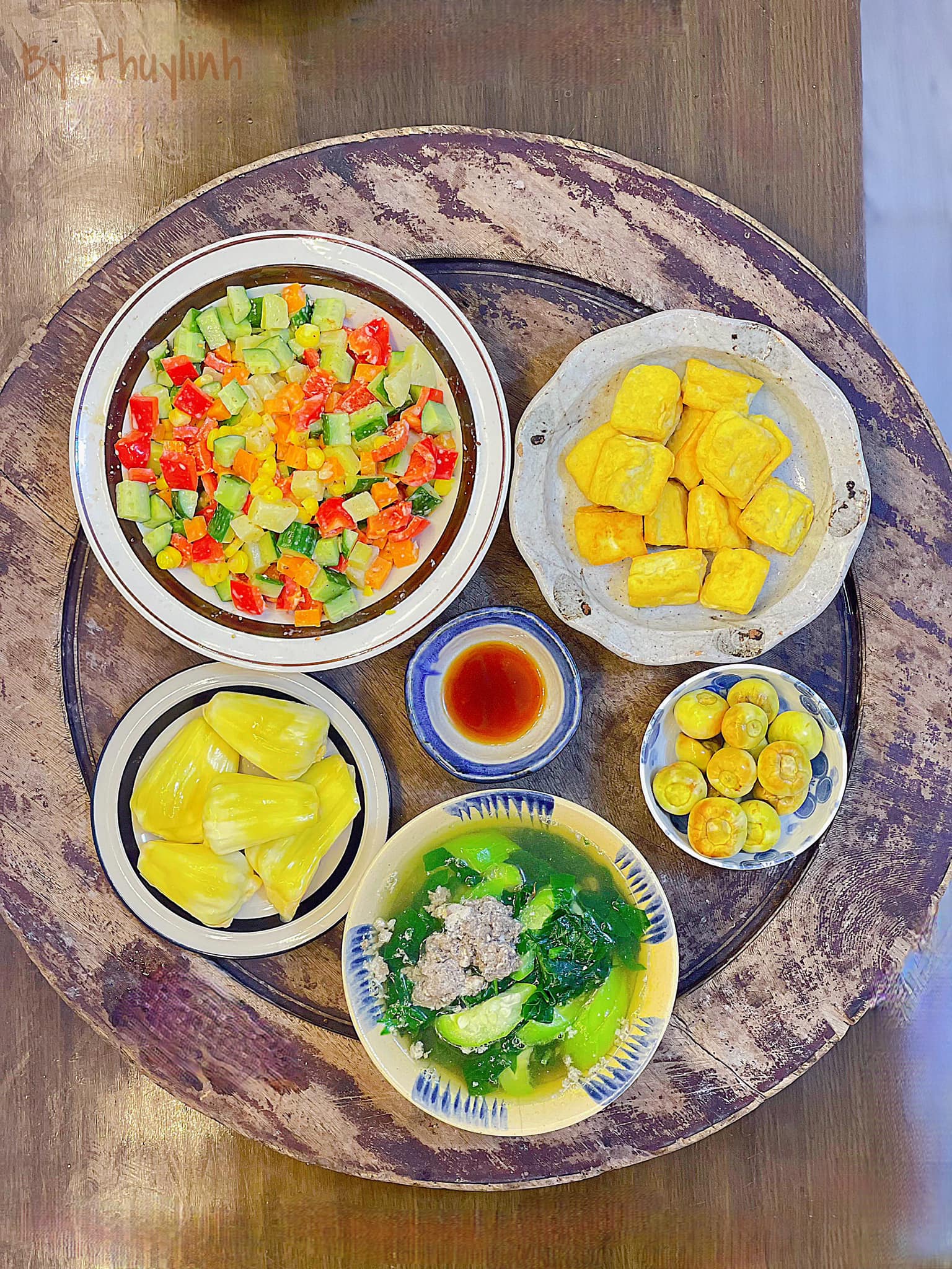 Canh cua mồng tơi mướp - Đậu rán - Salad - Cà muối - Mít&nbsp;