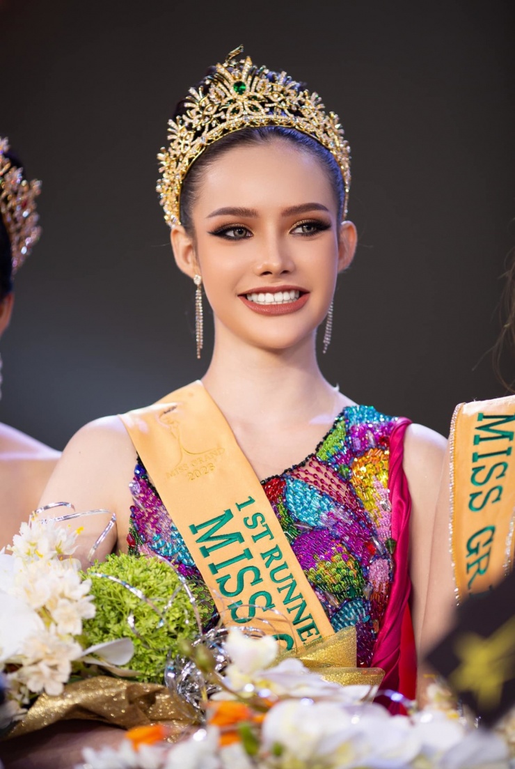  Louise Chanthalangsy   là Á hậu 1 của cuộc thi Miss Grand Lào 2023. Năm 2022, Louise Chanthalangsy dừng chân ở top 11 của cuộc thi.  