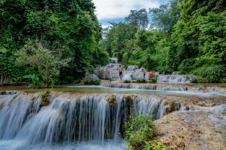 Thác Mu được phân thành nhiều tầng, mỗi tầng lại có một lối đi riêng nên thuận tiện cho du khách tham quan, trải nghiệm