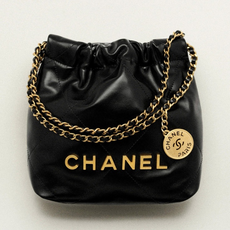 5.000 USD (gần 127 triệu đồng) là giá của thiết kế túi Chanel 22 cỡ mini.