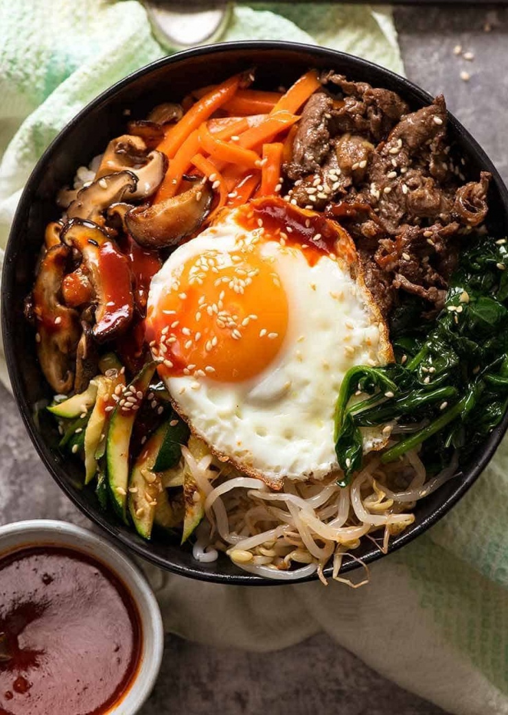 Món Bibimbap rất dễ thực hiện. Ảnh: RecipeTin Eats