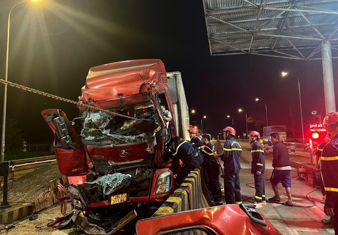 Hiện trường tai nạn giữa hai ôtô tại trạm thu phí BOT Đức Long Gia Lai - Hàm Rồng. Ảnh: Ngọc Oanh