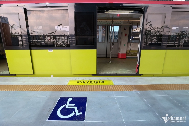 Metro Nhổn - ga Hà Nội chính thức chạy miễn phí đón khách từ 8h sáng nay - 13