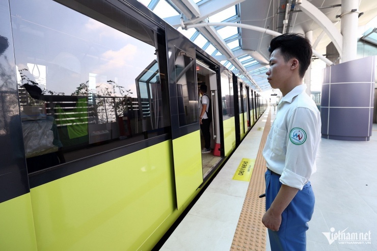 Metro Nhổn - ga Hà Nội chính thức chạy miễn phí đón khách từ 8h sáng nay - 12