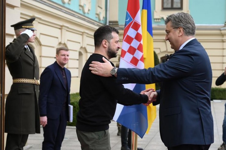 Tổng thống Ukraine Zelensky chào đón Thủ tướng Croatia Andrej Plenkovic tới thăm Kiev, tháng 3/2023. Ảnh: Balkan Insight