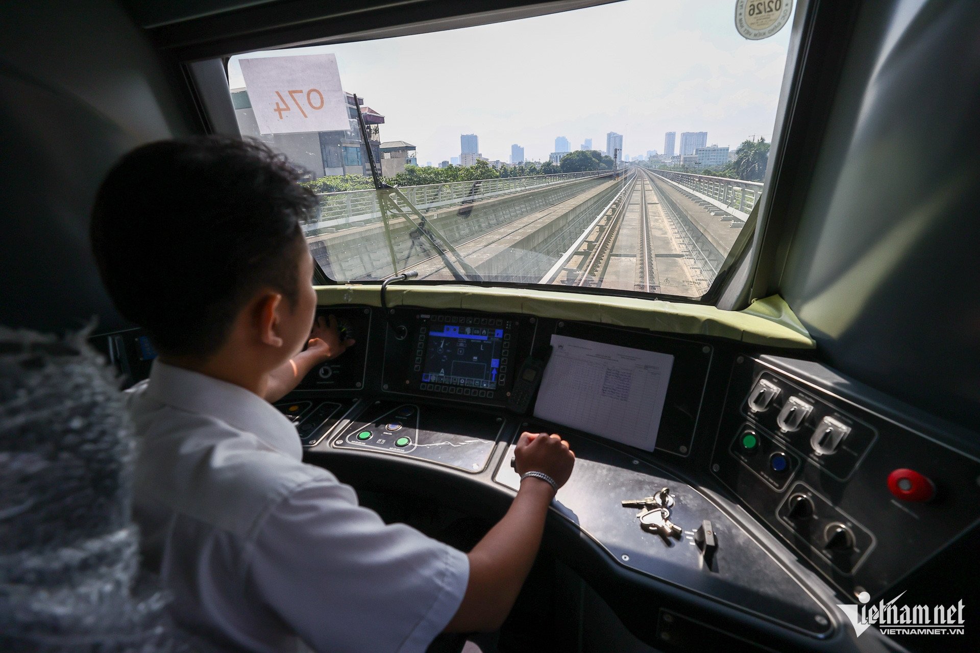 Metro Nhổn - ga Hà Nội chính thức chạy miễn phí đón khách từ 8h sáng nay - 19