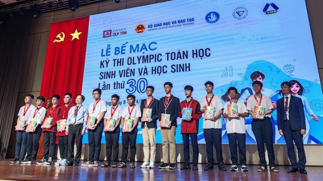 HCV lại về tay Trí Hiền - Trí Hậu trong cuộc thi Olympic toán học SV-HS lần thứ 30.