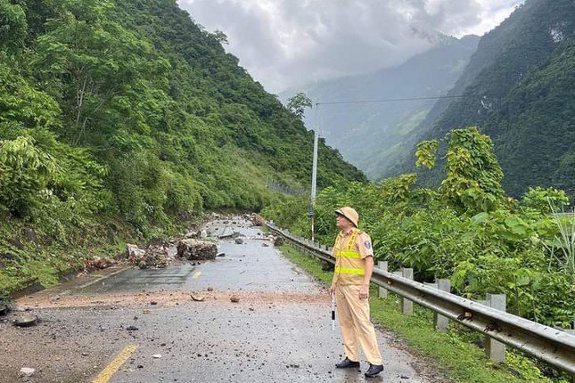 ...để đảm bảo an toàn và điều tiết giao thông.