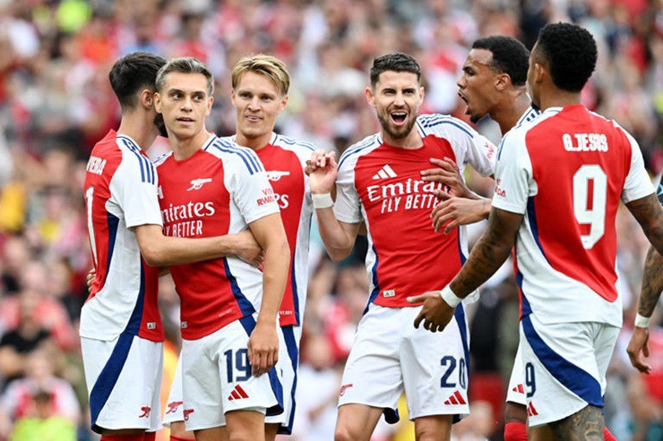 Arsenal chắc chắn không muốn về nhì Ngoại hạng Anh lần thứ 3 liên tiếp