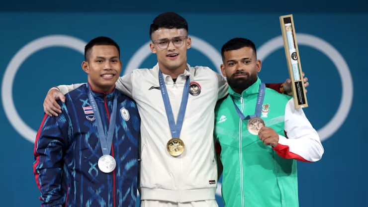 &nbsp;Rizki Juniansyah (Indonesia) và&nbsp;Weeraphon Wichuma (Thái Lan) giúp Đông Nam Á thống trị nội dung&nbsp;73kg nam môn cử tạ