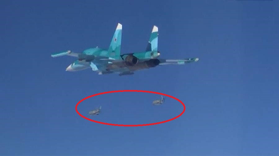 Chiến đấu cơ Su-34 của Nga ném bom xuống biên giới vùng Kursk (ảnh: RIA Novosti)