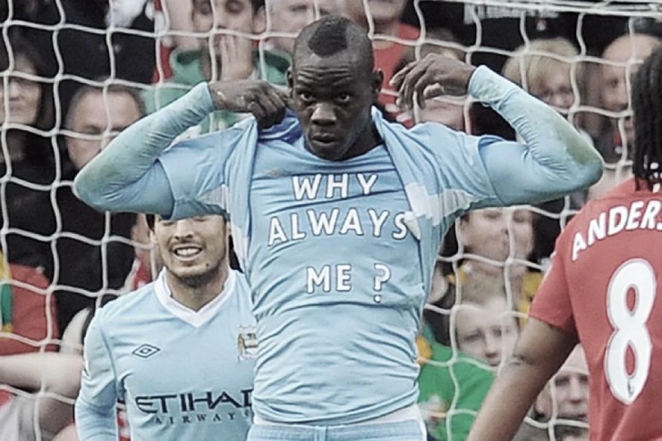 Balotelli ăn mừng ngạo nghễ