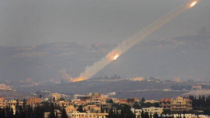 Rocket Katyusha được bắn từ miền nam Lebanon vào Israel tháng 8/2006. Ảnh: AFP