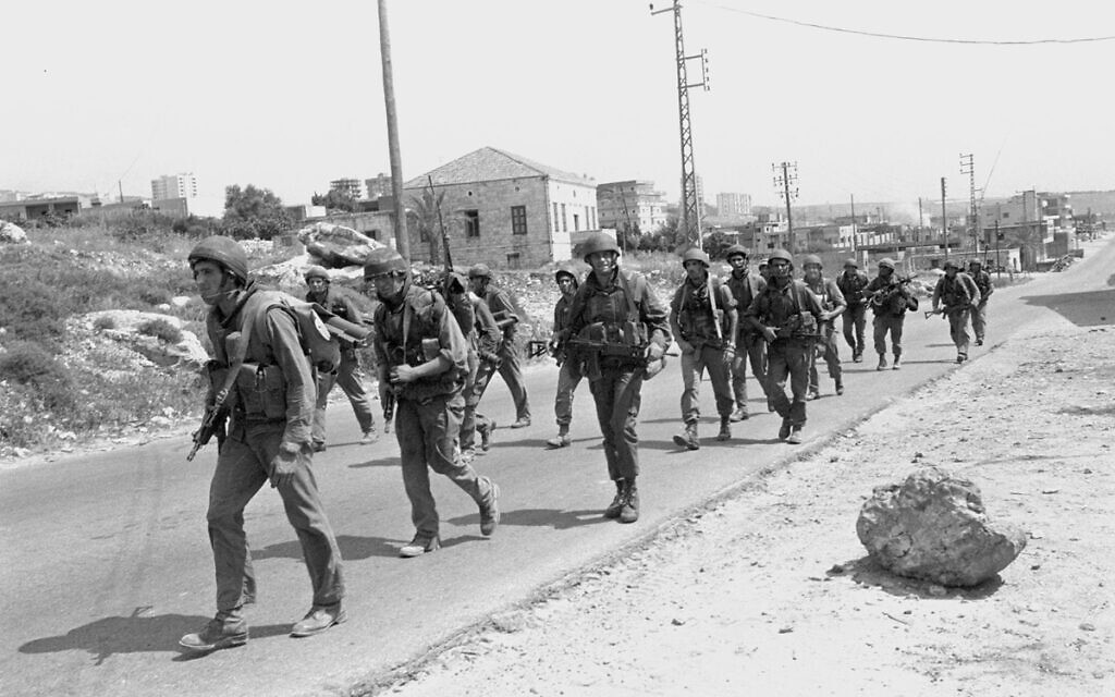 Binh sĩ Israel ở Lebanon năm 1982. Ảnh: IDF