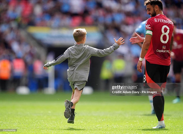 Man City thắng kịch tính MU siêu cúp Anh: Nâng cúp ngọt ngào sau 3 năm lỡ hẹn - 6