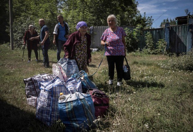 Căng thẳng gia tăng, Nga - Ukraine cùng lúc sơ tán cư dân vùng biên giới - 3