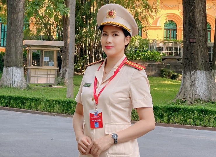 Trúc Mai hiện là Thiếu tá, công tác tại Nhà hát Kịch Công an nhân dân. 