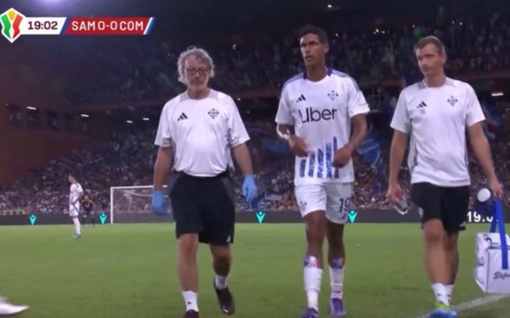 Varane đã gặp chấn&nbsp;thương ngay trong trận ra mắt Como