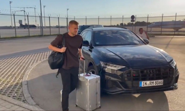 De Ligt và Mazraoui đã lên chuyến bay đến MU kiểm tra y tế