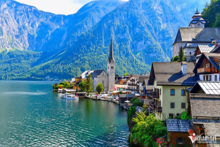 Làng cổ Hallstatt được mệnh danh là miền cổ tích, một trong những thị trấn thời Trung Cổ đẹp nhất ở châu Âu, cũng như trên thế giới. Rất nhiều người mơ ước được đến đây.&nbsp;