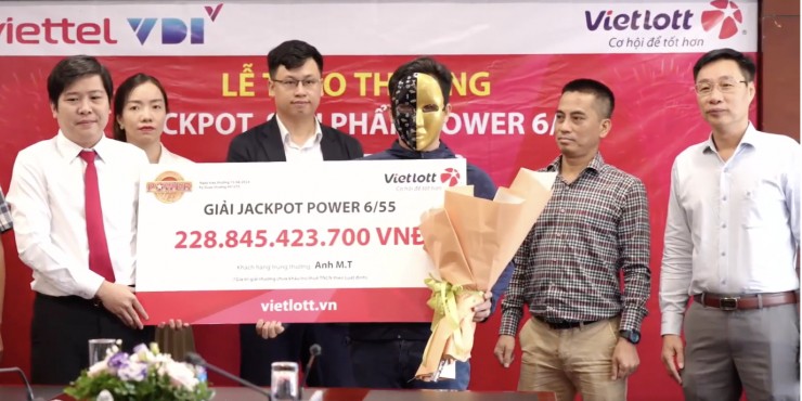 Anh M.T nhận giải Jackpot với tổng trị giá gần 229 tỷ đồng.  