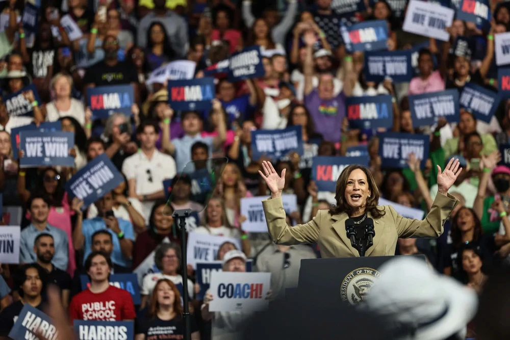 Phó Tổng thống Mỹ Kamala Harris vận động tranh cử ở TP Glendale, bang Arizona (Mỹ) ngày 9-8. Ảnh: THE NEW YORK TIMES