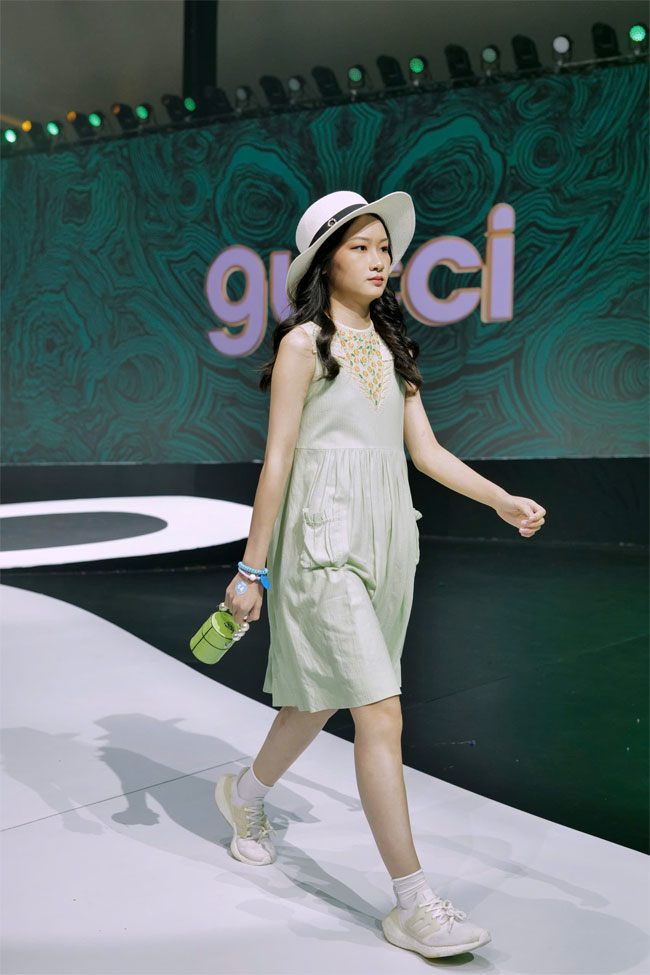 Mẫu Việt 15 tuổi chinh phục sàn diễn Gucci Kids - 1