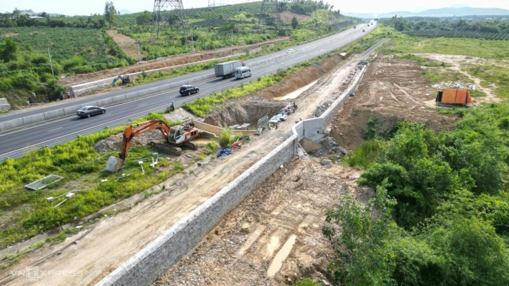 Toàn cảnh công trình chống ngập trên cao tốc nối Đồng Nai với Bình Thuận.