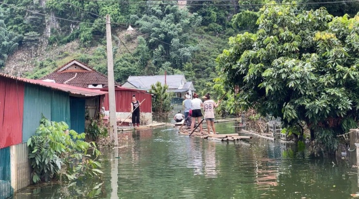 Ngôi làng ở TP Sơn La chìm trong biển nước giữa trời quang - 5