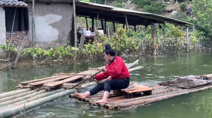 Ngôi làng ở TP Sơn La chìm trong biển nước giữa trời quang - 4