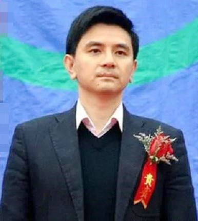 Hùng Nghê thời trẻ.