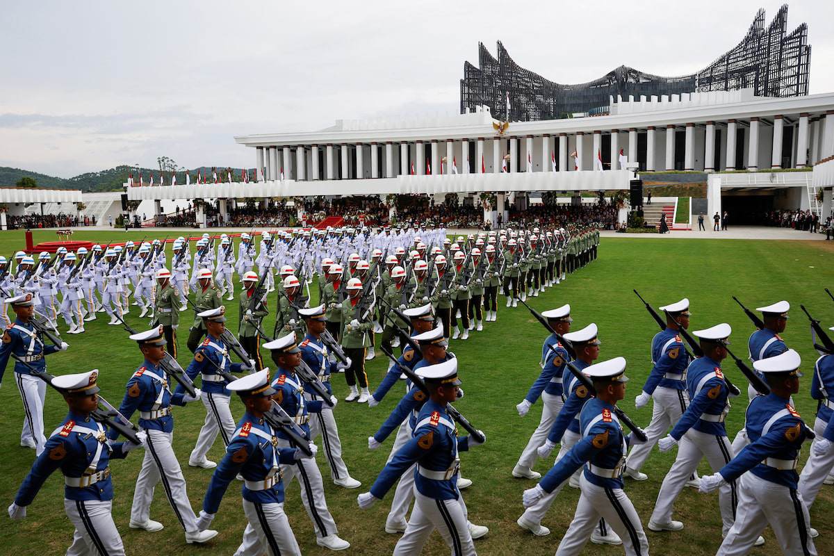 Duyệt binh trong lễ quốc khánh Indonesia (ảnh: Reuters)