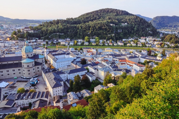 Toàn cảnh thành phố Salzburg nhìn từ lâu đài Hohensalzburg.