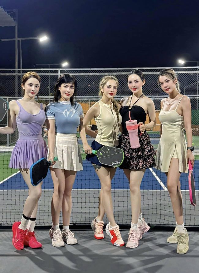 Hội chị em xinh đẹp Hà thành check - in sân Pickleball